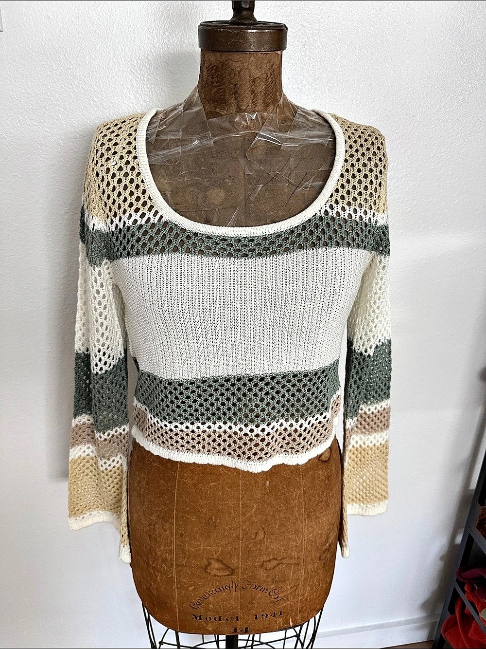 NWT no comment Color Block Scoop Neck Sweater White & Green L & XL